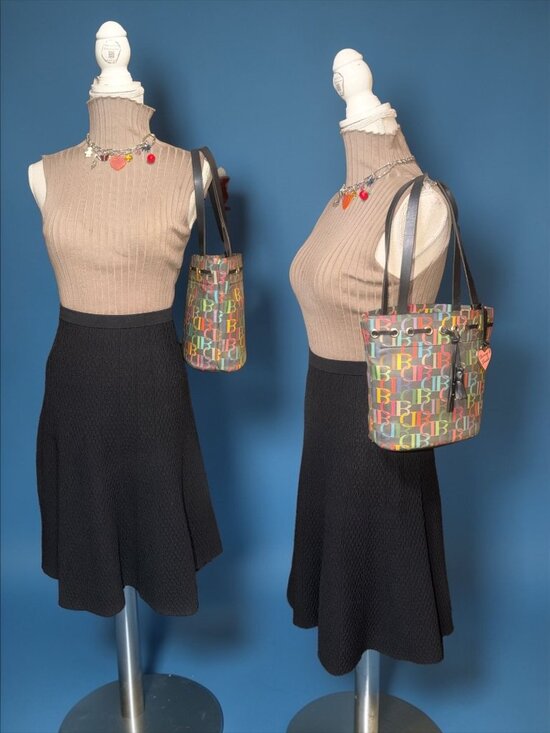 VTG Dooney & Bourke Rainbow Monogram Drawstring Tote B6877932 Black Leather 80s - Picture 2 of 9